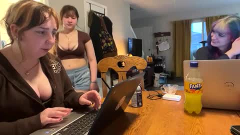 carpetmunchers online show from March 31, 12:34 am