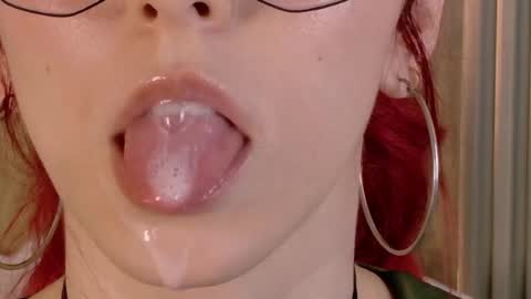 Snapshot of casandra_busting chatting on May 28, 7:44 pm Casandra online show from May 28, 7:44 pm