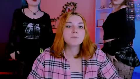 casey_meow_ online show from April 12, 9:03 am