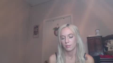 Casey Lakes online show from December 2, 11:45 pm