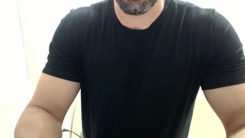 Snapshot of cashmastermuscle77 chatting on May 24, 11:26 am cashmastermuscle77 online show from May 24, 11:26 am