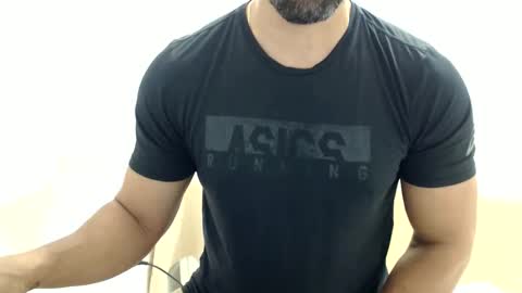 Snapshot of cashmastermuscle77 chatting on May 30, 10:34 am cashmastermuscle77 online show from May 30, 10:34 am