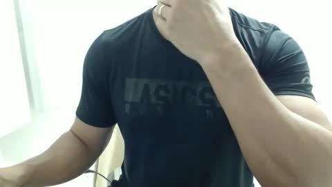 Snapshot of cashmastermuscle77 chatting on June 1, 12:56 am cashmastermuscle77 online show from June 1, 12:56 am