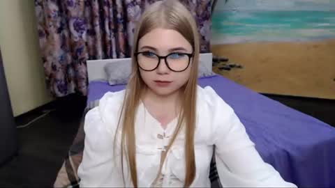 Snapshot of cassandra_shy chatting on July 14, 8:19 am Cassandra online show from July 14, 8:19 am