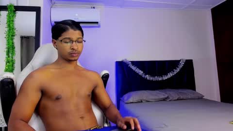 Snapshot of cassian_gold chatting on December 22, 1:46 am CASSIAN GOLD online show from December 22, 1:46 am