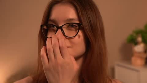 Cassie online show from April 18, 4:00 pm