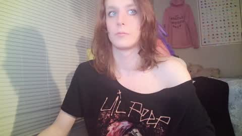 Snapshot of cassie420z chatting on December 14, 6:46 am Cassie online show from December 14, 6:46 am