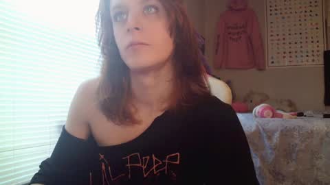 Snapshot of cassie420z chatting on December 14, 8:51 pm Cassie online show from December 14, 8:51 pm