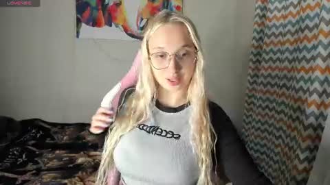 Snapshot of cassie_rosss chatting on July 3, 8:04 pm Cassie Rosss online show from July 3, 8:04 pm