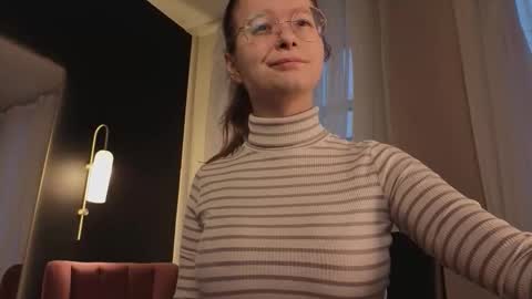 assie online show from December 4, 12:25 pm