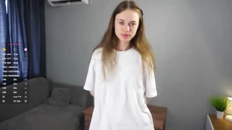 Snapshot of cassiehorridge chatting on June 30, 4:57 am Alice online show from June 30, 4:57 am