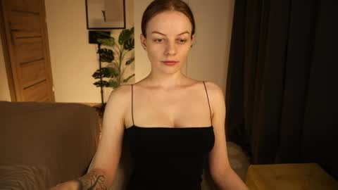 Snapshot of cassiekelly chatting on April 4, 6:27 pm Cassie online show from April 4, 6:27 pm