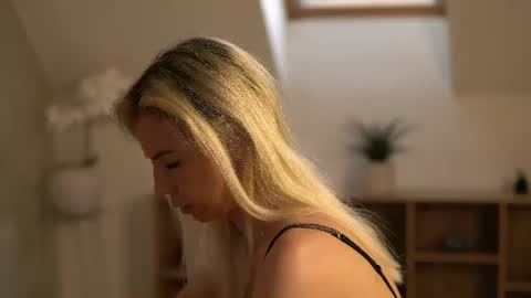 Cassi online show from June 24, 3:05 am
