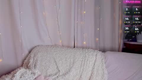 Snapshot of cassy_moore chatting on October 10, 8:19 pm Ellie online show from October 10, 8:19 pm