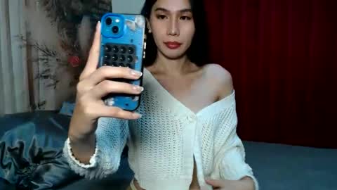 Snapshot of cassydeluxe chatting on May 22, 8:10 am Cassy online show from May 22, 8:10 am