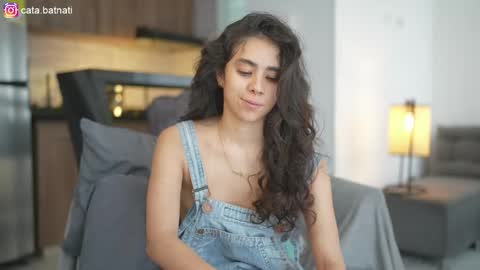 Snapshot of cata_batnati chatting on May 1, 2:43 pm Catalina online show from May 1, 2:43 pm