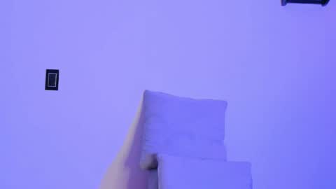 Snapshot of cataleya19__ chatting on May 28, 10:23 am cataleya19__ online show from May 28, 10:23 am