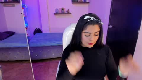 Snapshot of catalina_naughtyy chatting on December 17, 9:16 pm Catalina online show from December 17, 9:16 pm