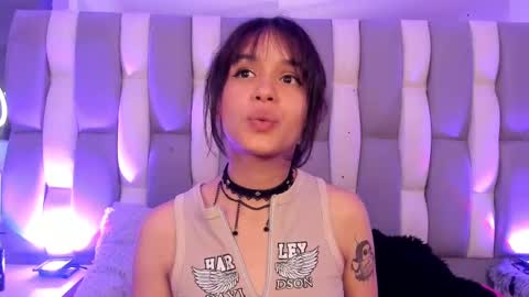 Cat  online show from December 6, 9:13 pm