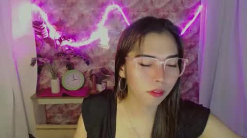 Snapshot of catherine_365 chatting on April 7, 9:32 am catherine_365 online show from April 7, 9:32 am