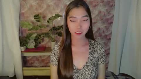 Snapshot of catherine_365 chatting on April 22, 4:52 pm catherine_365 online show from April 22, 4:52 pm