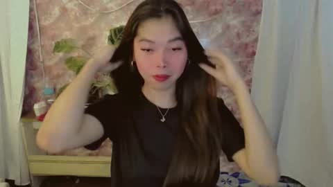 Snapshot of catherine_365 chatting on May 9, 6:13 pm catherine_365 online show from May 9, 6:13 pm