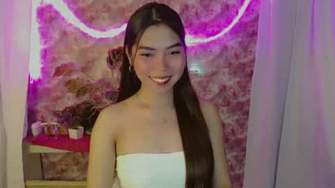 Snapshot of catherine_365 chatting on May 12, 6:27 pm catherine_365 online show from May 12, 6:27 pm