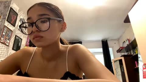 Snapshot of catherinepirs chatting on May 24, 9:58 am catherinepirs online show from May 24, 9:58 am