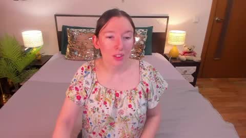 Snapshot of catherinewalls chatting on April 29, 4:05 am Catrin online show from April 29, 4:05 am