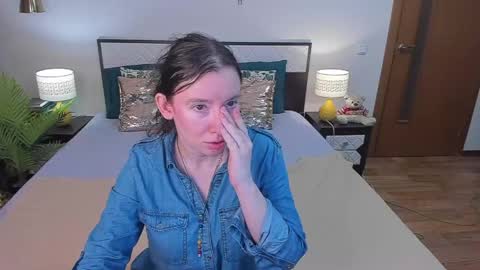 Snapshot of catherinewalls chatting on May 19, 4:19 am Catrin online show from May 19, 4:19 am