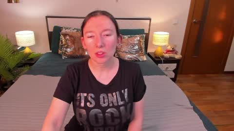 Snapshot of catherinewalls chatting on June 6, 1:54 am Catrin online show from June 6, 1:54 am