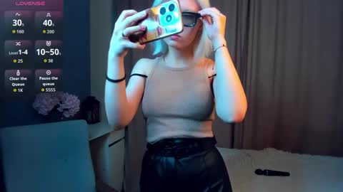 Mia online show from March 21, 11:04 am