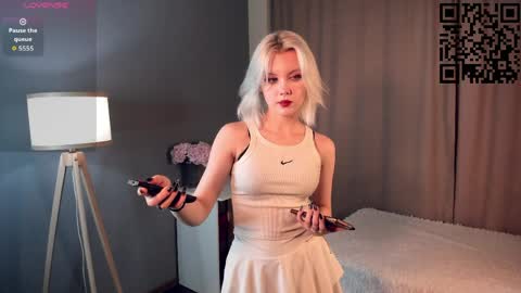 Mia online show from April 8, 11:10 am