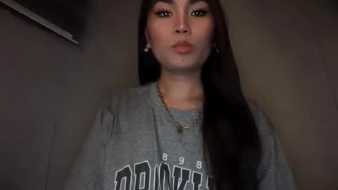 Snapshot of cathy_sanches chatting on May 15, 1:23 am cathy online show from May 15, 1:23 am