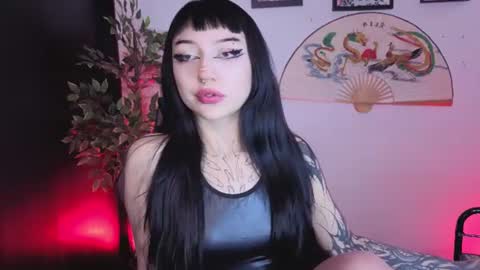 Snapshot of cati_petite chatting on June 27, 1:28 pm Cati help me reach my goal of 100 thumbs up again 3 online show from June 27, 1:28 pm