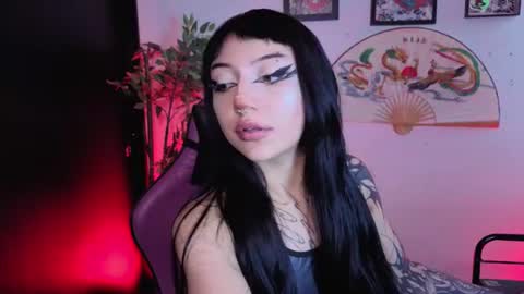 Snapshot of cati_petite chatting on July 20, 1:02 pm Cati help me reach my goal of 100 thumbs up again 3 online show from July 20, 1:02 pm
