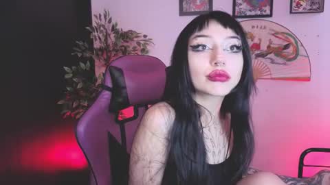 Snapshot of cati_petite chatting on July 28, 4:39 pm Cati help me reach my goal of 100 thumbs up again 3 online show from July 28, 4:39 pm