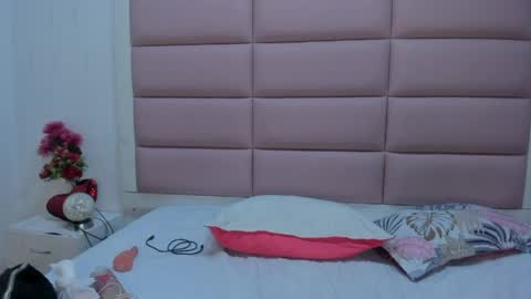 cattalina_25 online show from April 10, 12:21 pm