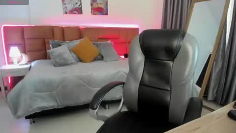Snapshot of catti_brie_ chatting on June 18, 11:36 am catti_brie_ online show from June 18, 11:36 am