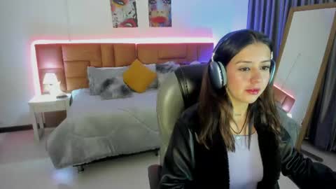 Snapshot of catti_brie_ chatting on June 23, 11:30 am catti_brie_ online show from June 23, 11:30 am