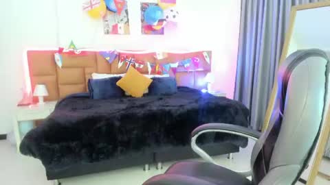 Snapshot of catti_brie_ chatting on July 8, 11:37 am catti_brie_ online show from July 8, 11:37 am