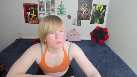 cattie_w_ online show from March 11, 1:22 am