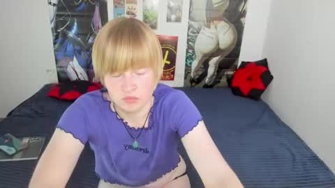 Snapshot of cattie_w_ chatting on June 20, 1:09 am cattie_w_ online show from June 20, 1:09 am