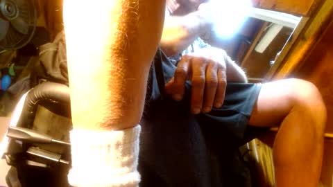 Snapshot of caughtnaked chatting on December 13, 1:04 am caughtnaked online show from December 13, 1:04 am