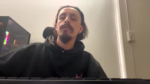 Snapshot of cayu_frensh94 chatting on December 12, 9:37 pm cayu_frensh94 online show from December 12, 9:37 pm