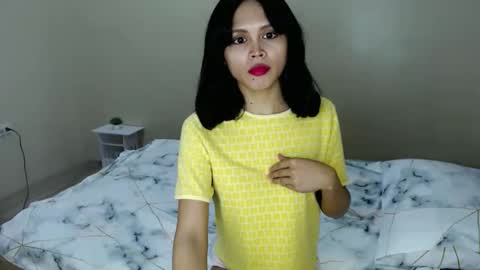 Snapshot of cb_excitment_studios chatting on October 1, 12:44 pm Selena online show from October 1, 12:44 pm