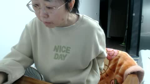 Snapshot of cbz112233 chatting on February 9, 3:01 pm ANNYANNY online show from February 9, 3:01 pm