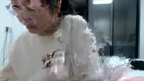 Snapshot of cbz112233 chatting on February 16, 8:33 pm ANNYANNY online show from February 16, 8:33 pm