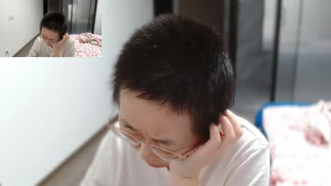 Snapshot of cbz112233 chatting on April 24, 6:54 pm ANNYANNY online show from April 24, 6:54 pm