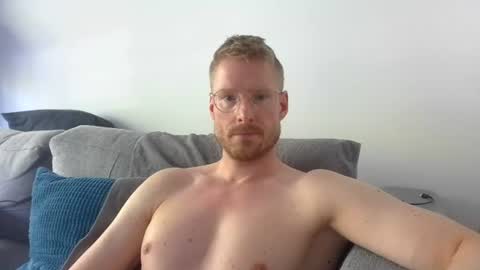 Snapshot of ccloser87 chatting on June 13, 7:28 am ccloser87 online show from June 13, 7:28 am